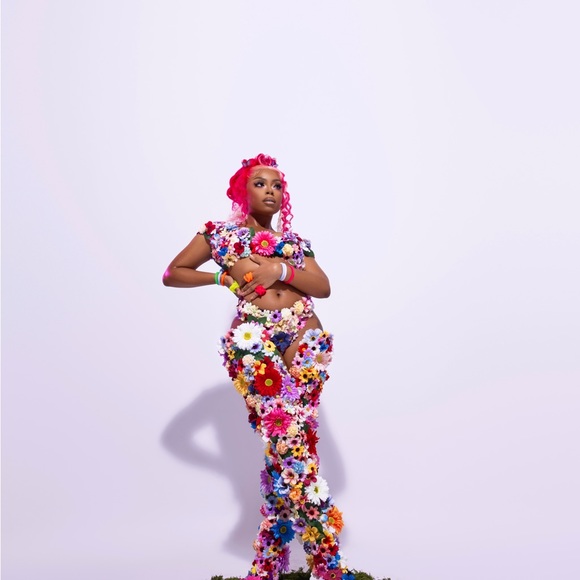 Floral Costume - Picture 3 of 4